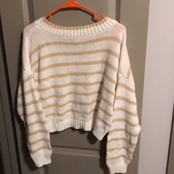 American Eagle Cropped Sweater - Picture 3 of 3